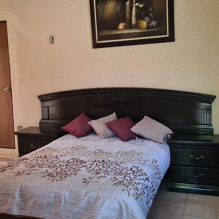 Room In Guest Room - Padrinos Hostal La Paz Full House Exteriör bild