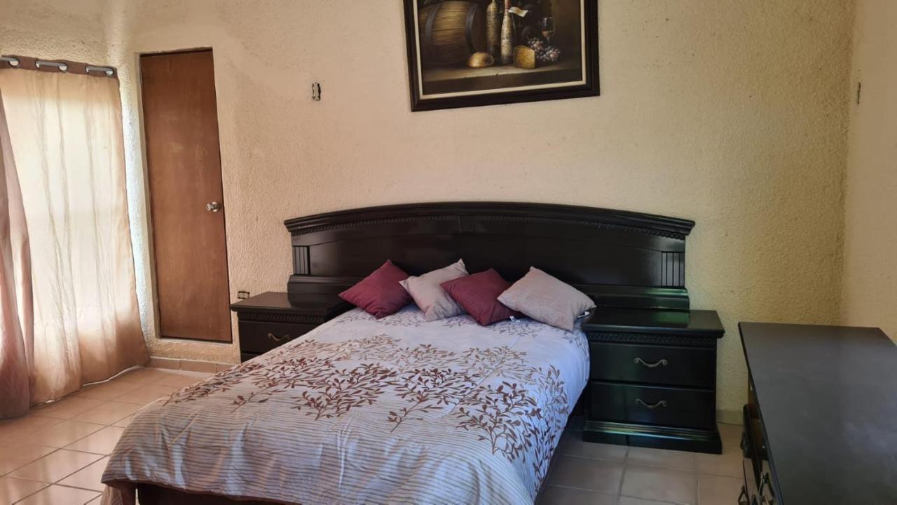 Room In Guest Room - Padrinos Hostal La Paz Full House Exteriör bild
